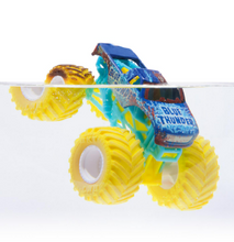 Load image into Gallery viewer, Monster Jam Mud Blasters Color Change Truck
